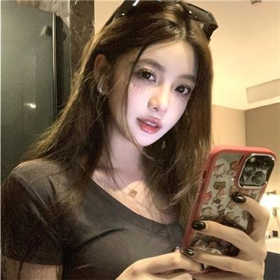 贝蒂娜 封面